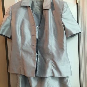 Beautiful women’s two piece short sleeve suit